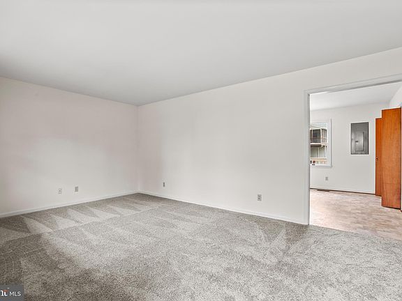 4th image of 806 Shamrock Dr