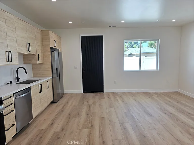17101 Kingsbury — Photo 3