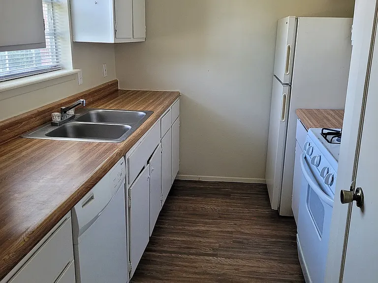 Cottonwood Townhomes — Photo 9