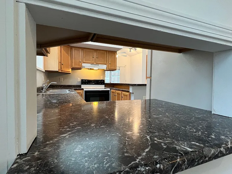 122 Lafayette Rd — Photo 4