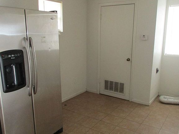 3rd image of 105 W Avenue A