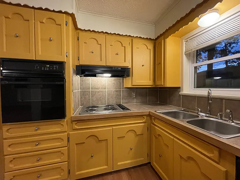 3323 Cherry St — Photo 16