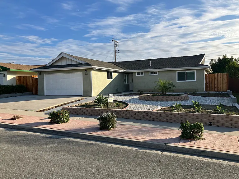334 Crocker Ave — Photo 1