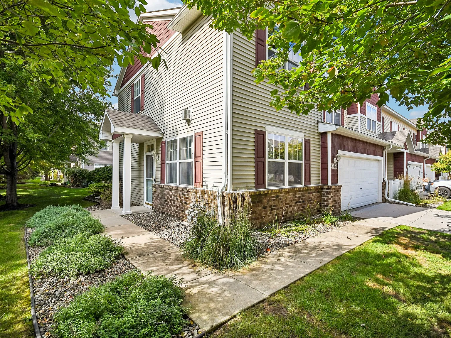 3 bed, 1665 sqft, $2,300 — Photo 3