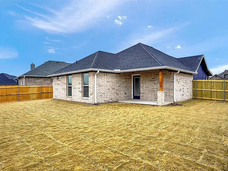 1304 Saratoga Dr — Photo 13