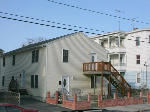121 School St, Central Falls, RI 02863