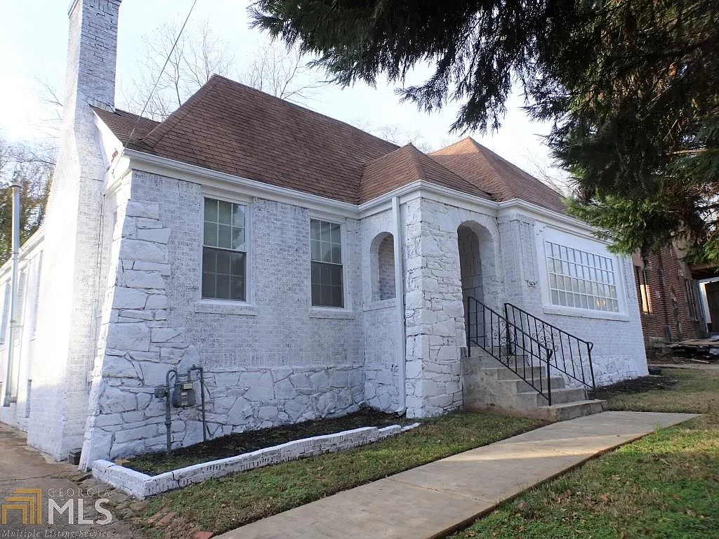 1624 Beecher St SW photo 1