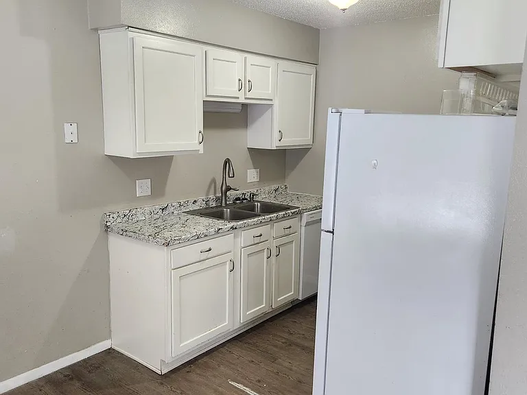 4515 W Bancroft St #9-10 — Photo 9