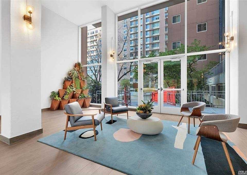1st image of 555 Main St APT 1511