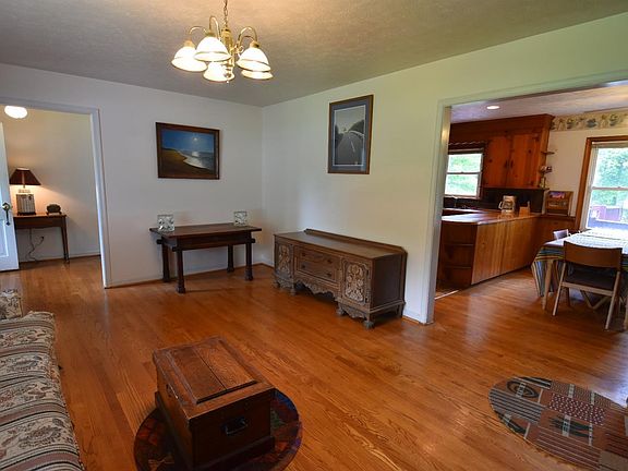 3rd image of 144 Mountainview Dr