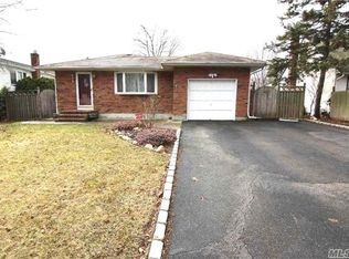 412 Deer Rd, Ronkonkoma, NY 11779