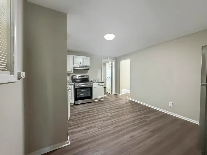 5 bed, 2.0 bath, 1600 sqft, $1,695 — Photo 3