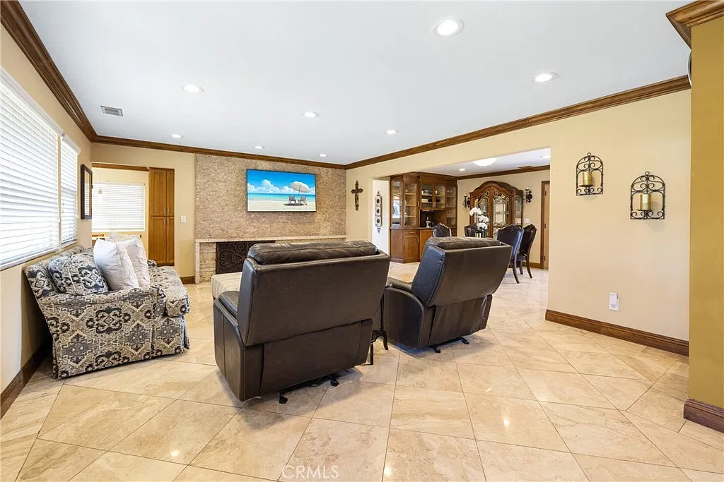 2 bed, 2.5 bath, 1573 sqft, $5,000 — Photo 3