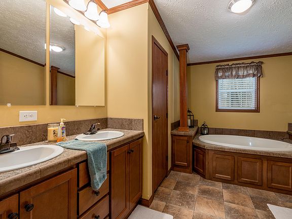 3rd image of 2506 Linda Ln