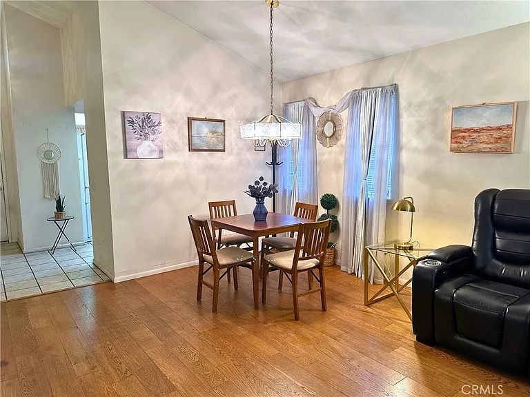 19051 Primrose Ln — Photo 7