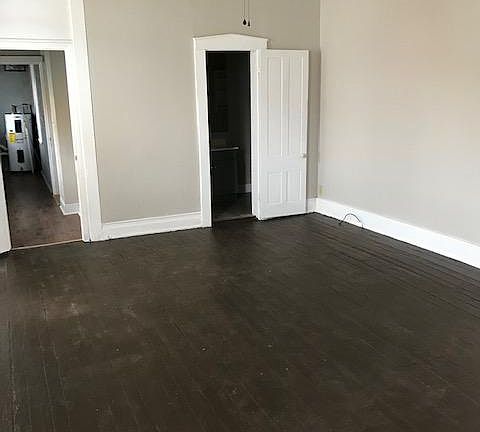 5th image of 927 Ash St