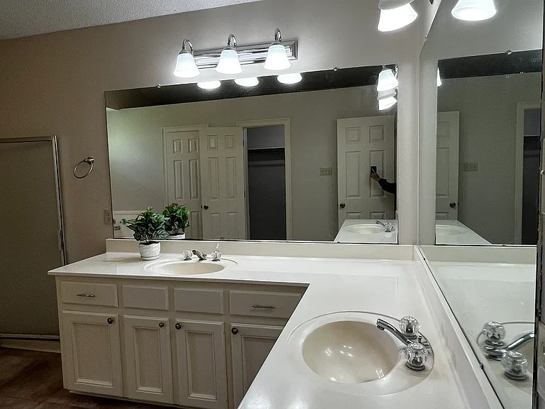 Master bath (Vanity)
