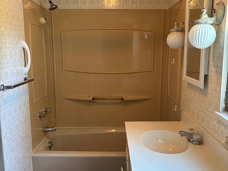 216 Leon St — Photo 13