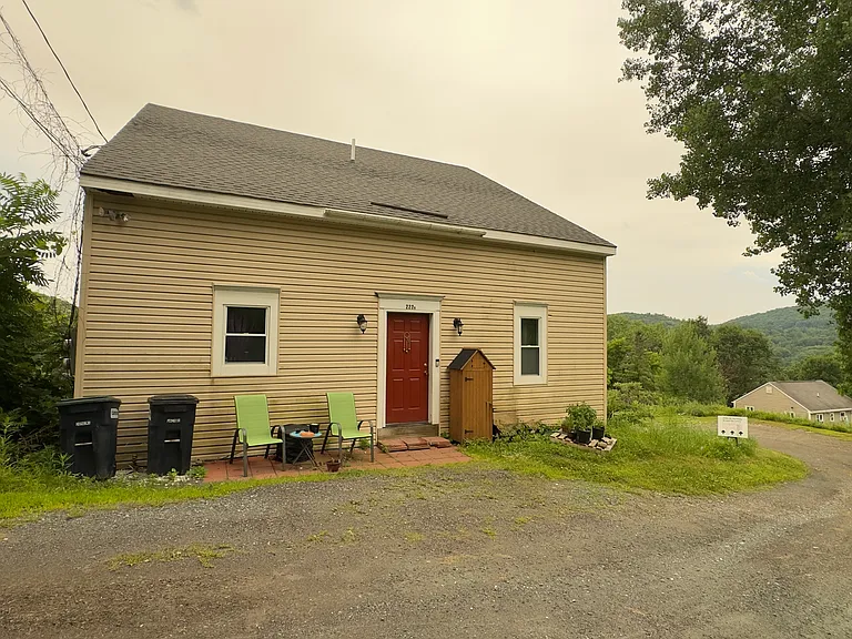222 Campbell St — Photo 1