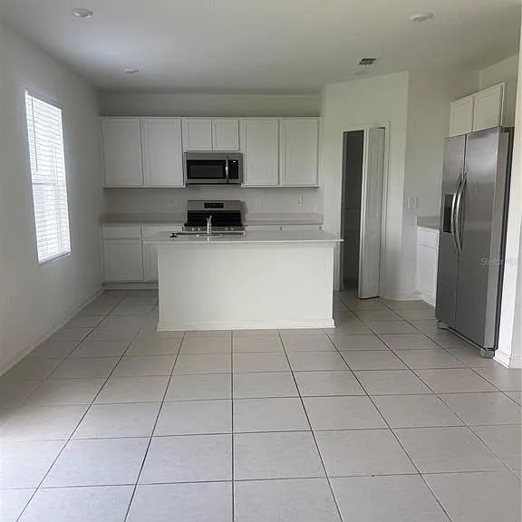 2434 McKinley Dr — Photo 3