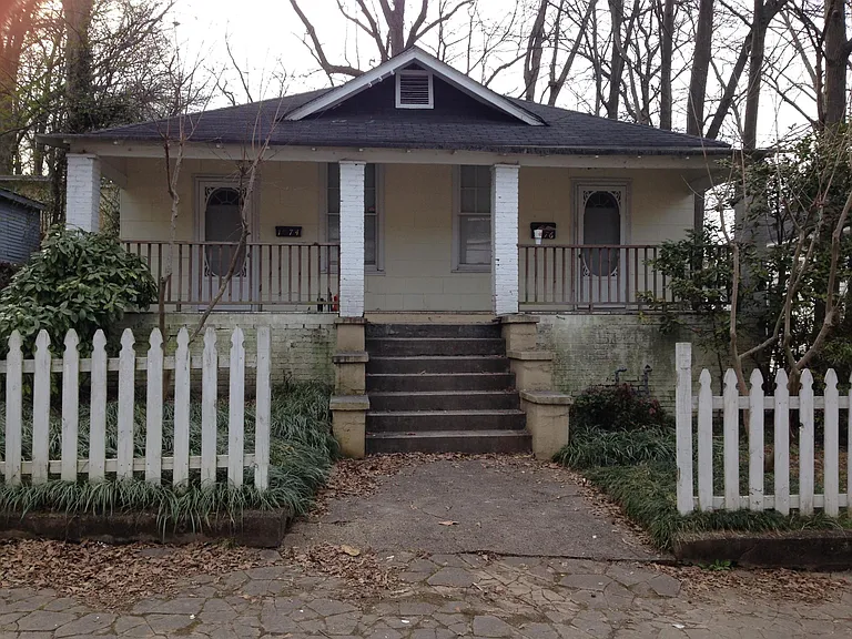 1076 Curran St NW #B — Photo 1