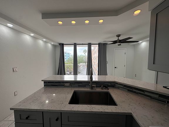 3rd image of 3930 S Roosevelt Blvd #S202