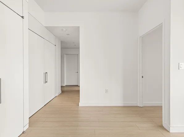 555 West 43rd Street image 19 of 19