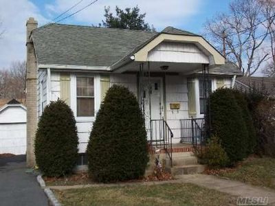 525 Polaris St, North Babylon, NY, 11703
