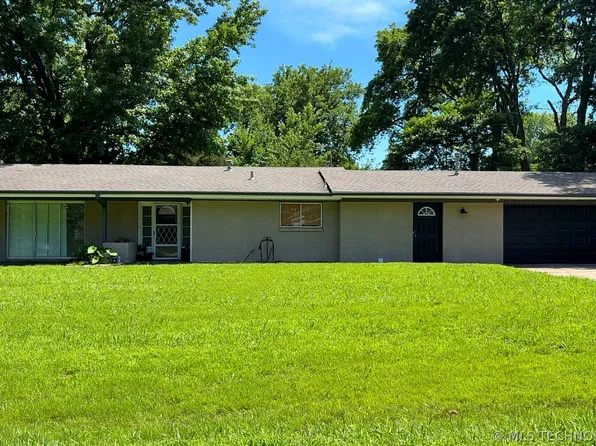 1014 SE 3rd St, Wagoner, OK 74467