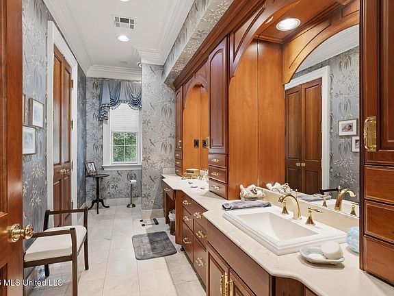 38th image of 147 Chantilly Dr