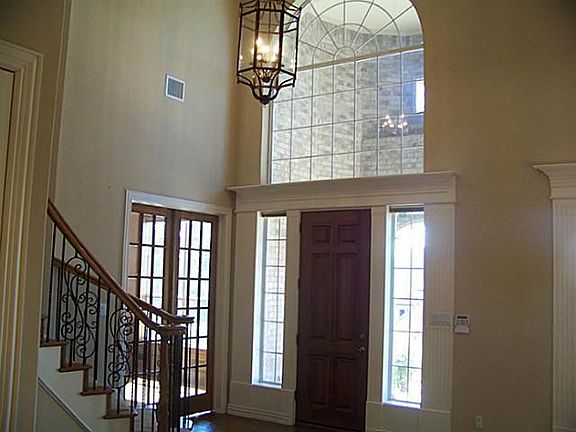 2nd image of 708 Winding Bend Cir