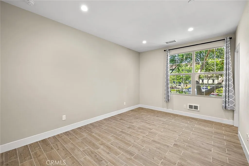 3 bed, 3.5 bath, 1500 sqft, $4,700 — Photo 4