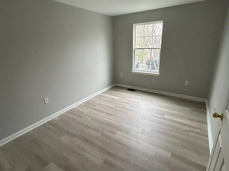 1050 Lamberton St — Photo 14