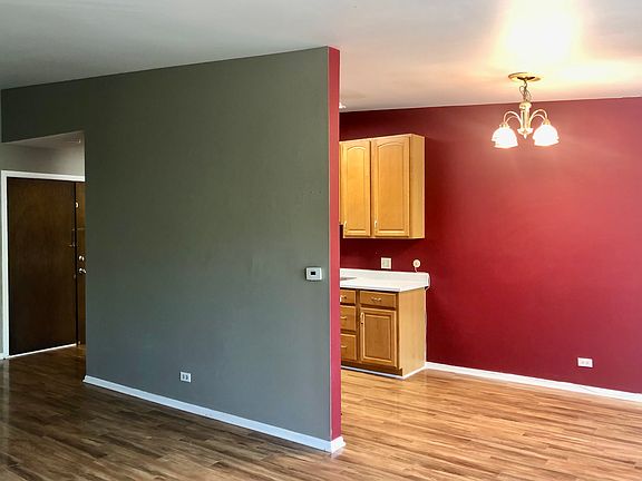 4th image of 5600 Hillcrest Ln APT 4L