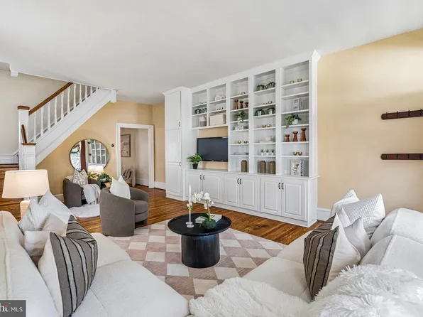 100 W Gorgas Ln, Philadelphia, PA 19119