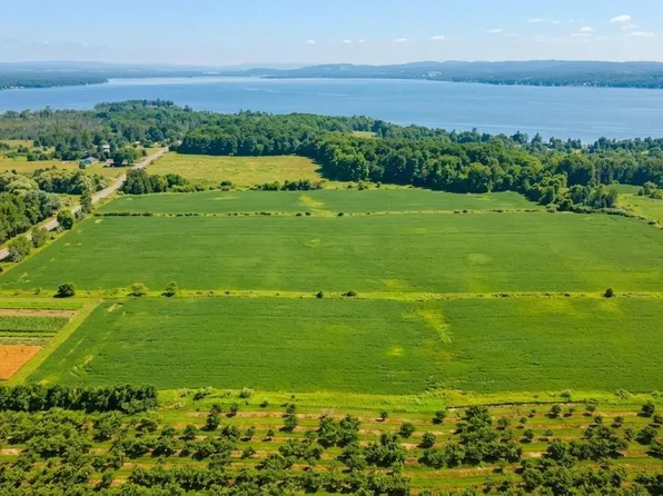 7135 E Birch Point Rd, Traverse City, MI 49684