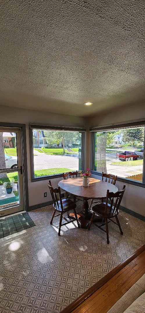 3 bed, 1380 sqft, $1,800 — Photo 3