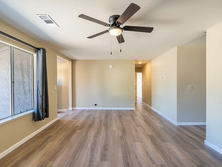 1525 Jasmine Way — Photo 12