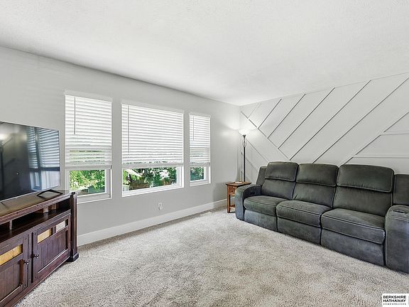 4th image of 16102 S St