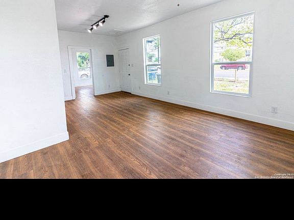 5th image of 243 E Dullnig Ct #243