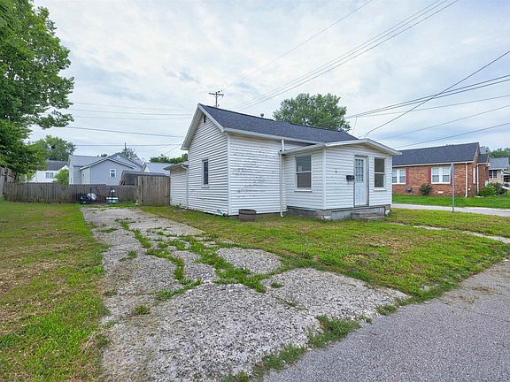3rd image of 901 E State St