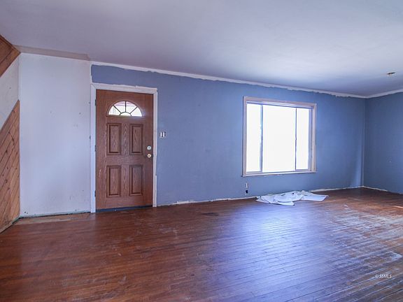 3rd image of 317 Balsam St