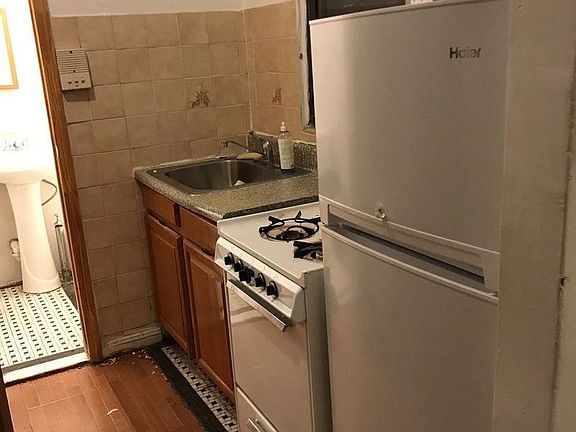 4th image of 485 Saint Johns Pl APT 1A