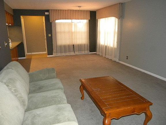 4th image of 5650 Oak Village Dr