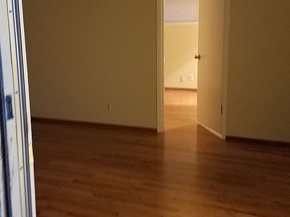 4th image of 468 Raymond Ave