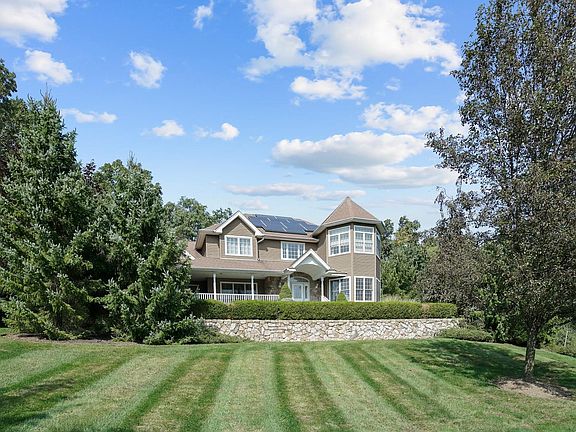 2nd image of 24 Charnwood Dr