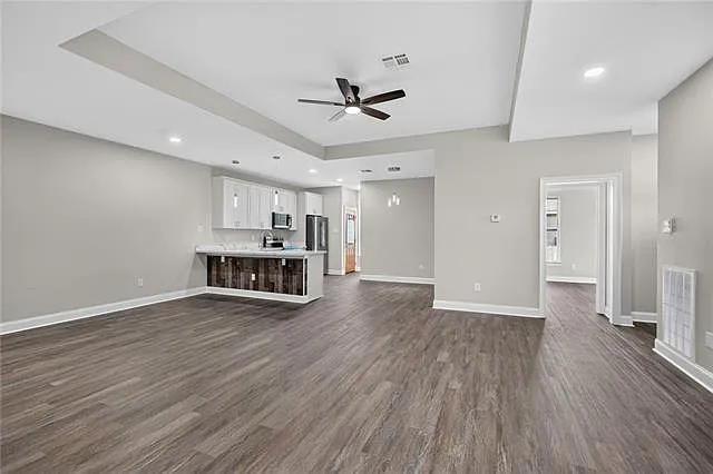 3 bed, 2.0 bath, 1417 sqft, $1,900 — Photo 3
