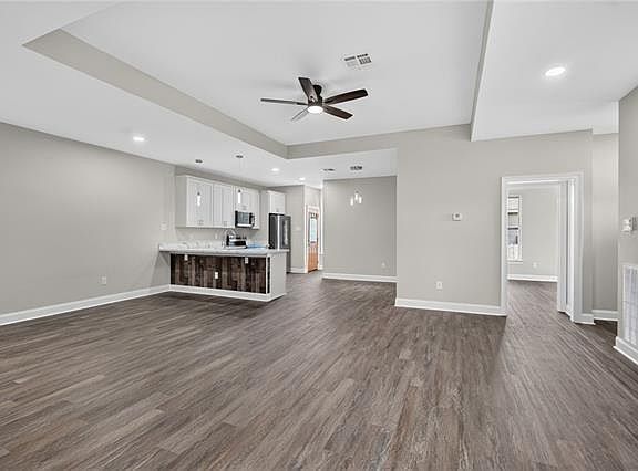 3rd image of 4763 Pecan St