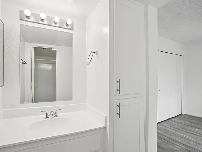 Lemon Grove Apartments — Photo 24