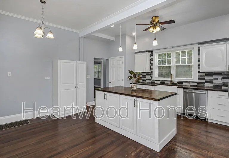 2417 Clark St #B — Photo 15